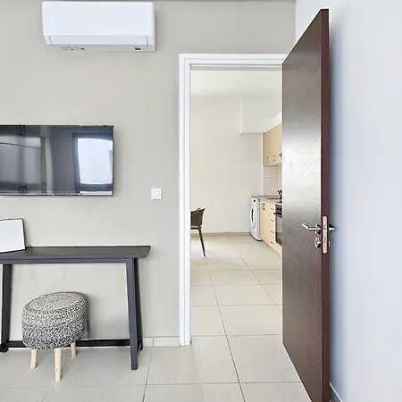 Phaedrus Living Ledras Residences 203 니코시아